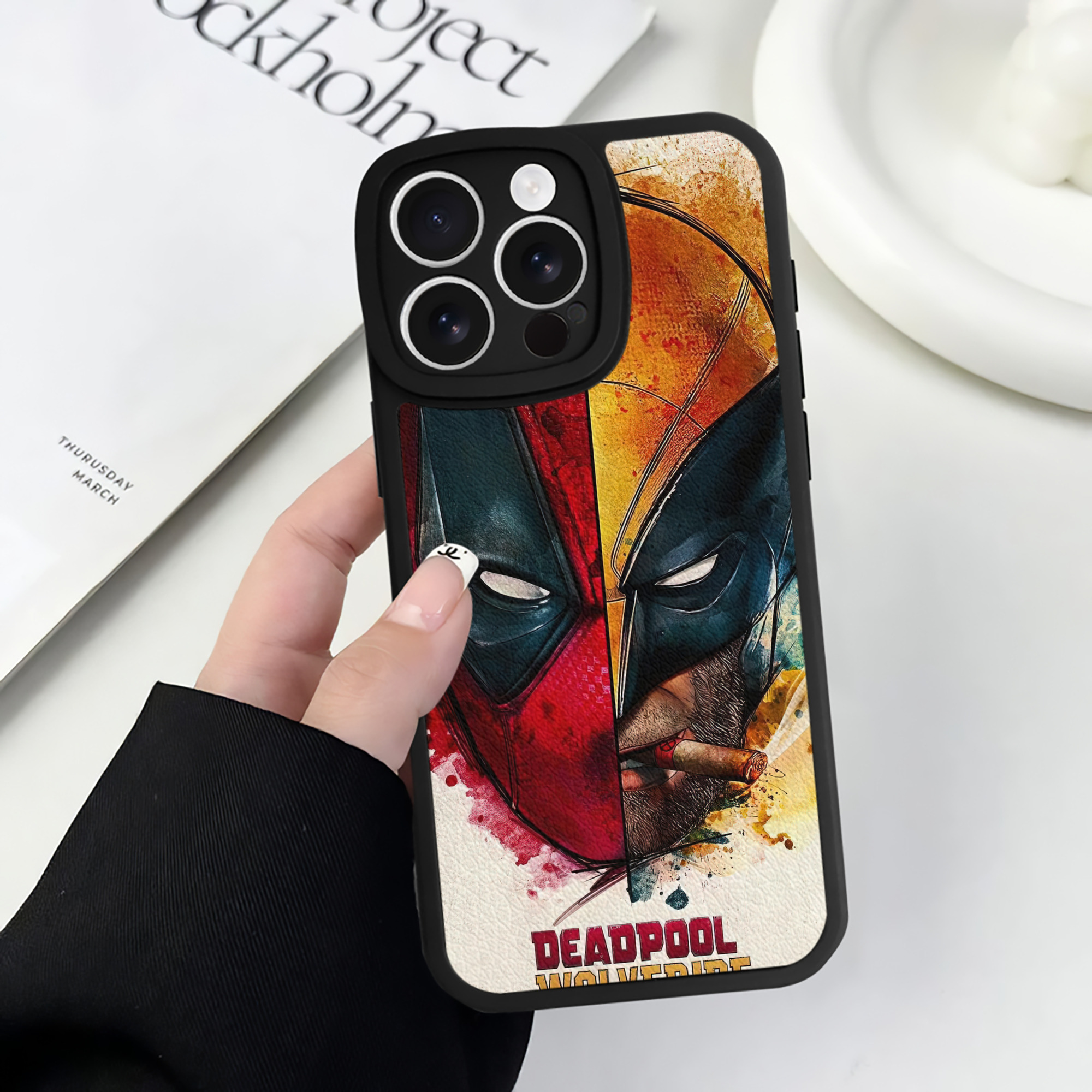 （画像用） Deadpool デッドプール 【iPhone 16シリーズ対応】シリコンスマホケース（レザー調） 材質：シリコン